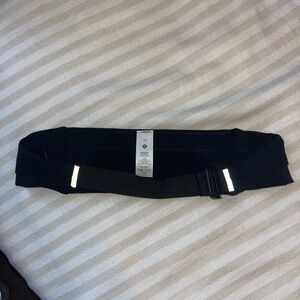 BRAND NEW NEVER WORN without tags fast and free lululemon running belt size xs/s